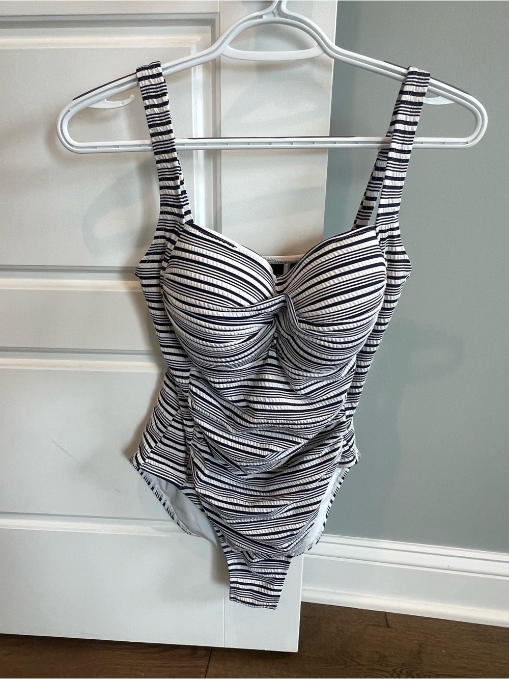 NipTuck Striped Navy and White women’s One-Piece Swimsuit-Size 8